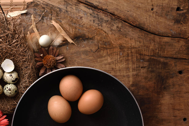 studio shot of eggs on a vintage wooden background. - Foto, imagen