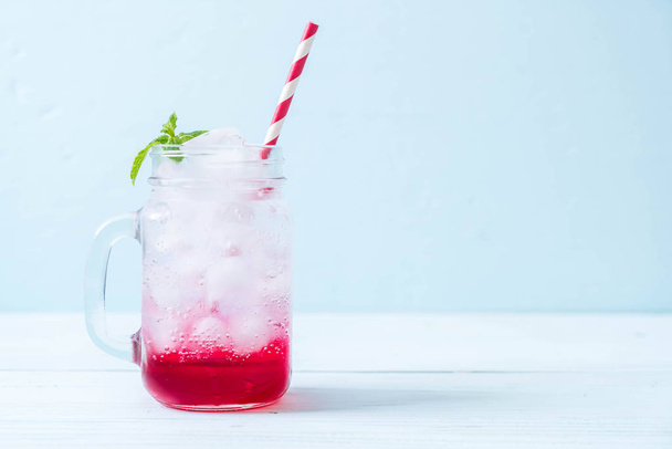 iced strawberry soda - Foto, Imagem