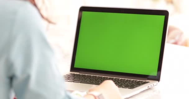 Young asian woman using laptop computer with green screen. - Metraje, vídeo