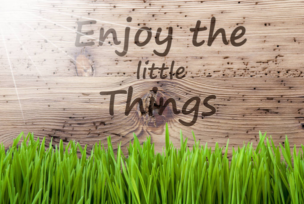 Bright Sunny Wooden Background, Gras, Quote Enjoy The Little Things - Fotoğraf, Görsel