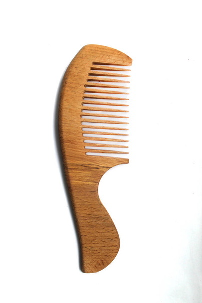 Peine de madera para cabello aislado sobre fondo blanco
 - Foto, Imagen