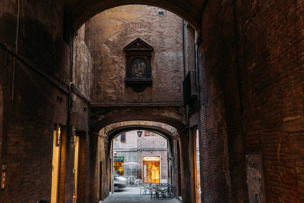 SIENNA, ITALY - 16 MAY 2016: Cafe in archway in historical quarter of Siena - Fotó, kép