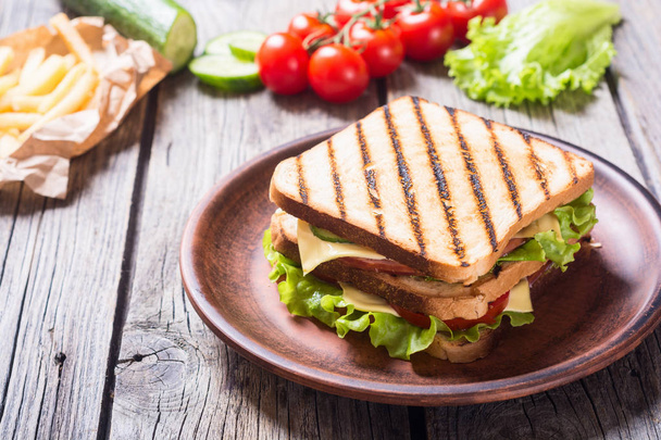 Club sandwich with tomatoes , cucumber , ham and cheese - Foto, imagen