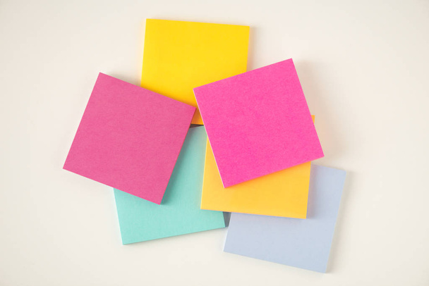 many colorful sticky notes on white board background - Foto, afbeelding
