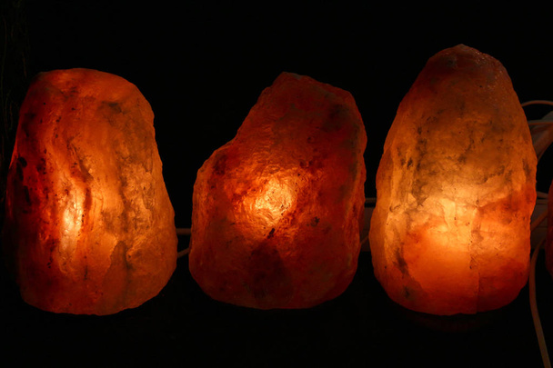 Lampe à sel rose de l'Himalaya pour la méditation et la concentration
  - Photo, image