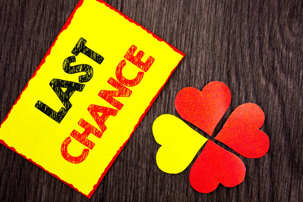 Text showing Last Chance. Business photo showcasing Announcement Alert Time or Deadline Ending written on Sticky Note Paper with Love Heart Next to it on the wooden background. - Photo, Image