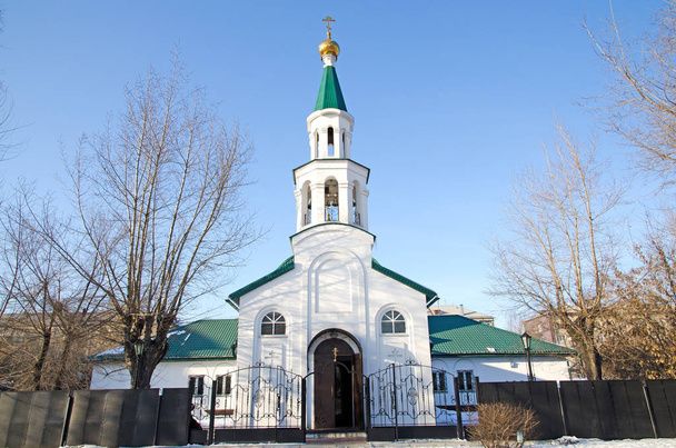 Tempel der Heiligen von Moskau. Russland. Chakassien. abakan. Goldene Kuppeln und Glocken - Foto, Bild