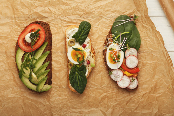 Variedad de sándwiches vegetarianos saludables
 - Foto, Imagen