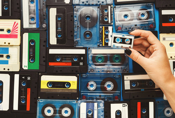 Vintage audio kasetit sininen tausta
 - Valokuva, kuva