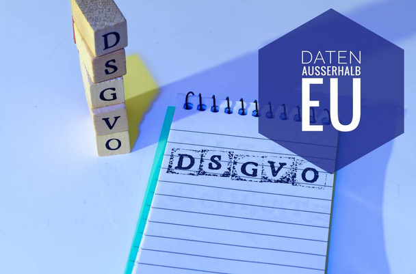 Blokk és a blokkok feliratú Dsgvo Eu (Dsgvo, Daten ausserhalb Eu) angol Gdpr (általános adatvédelmi rendeletben, adatvédelmi biztos) bevezetése az EU-ban, a 25.05.2018 a Dsgvo - Fotó, kép
