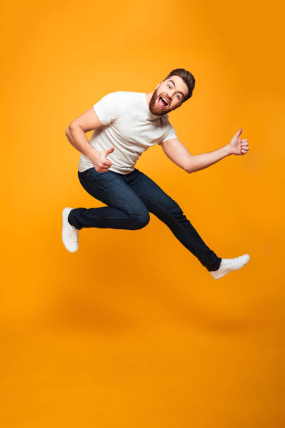 Full length portrait of a cheerful bearded man - Foto, afbeelding