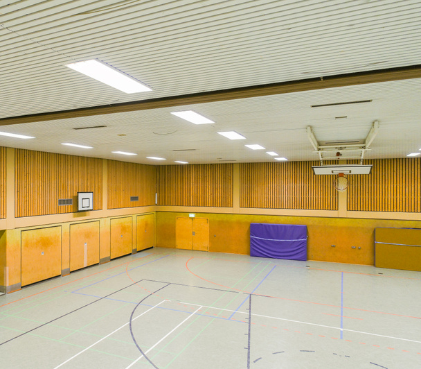 piso de baloncesto Hall en un gimnasio
 - Foto, Imagen