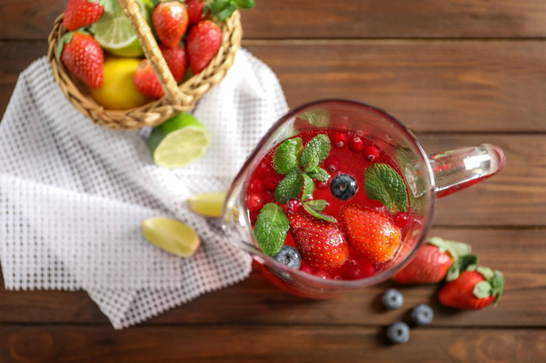 Tasty lemonade with berries  - Valokuva, kuva