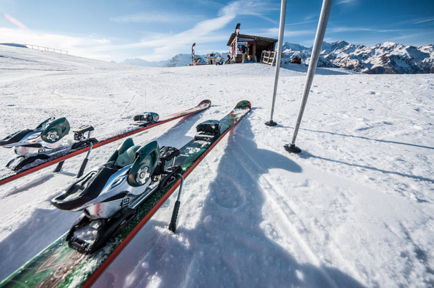 Ski sur la neige
 - Photo, image