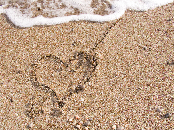 Heart on sand - 写真・画像