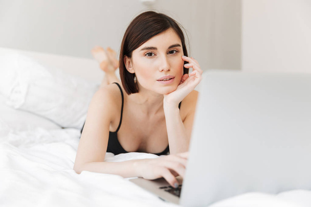 Portrait of a beautiful young woman using laptop computer - Foto, imagen
