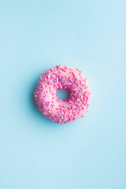 One pink donut. - Foto, imagen