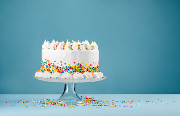 振りかけると誕生日ケーキ - 写真・画像
