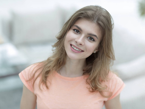 closeup portrait of a young woman on blurred background. - Foto, afbeelding