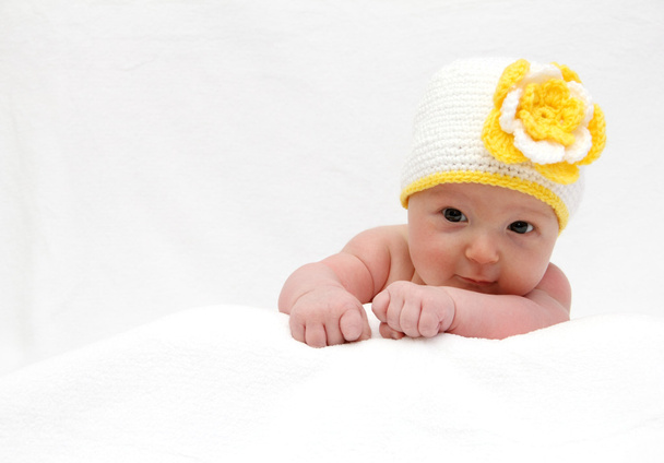Vauva neulottu hattu päässä
 - Valokuva, kuva