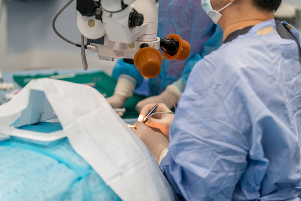 cirugía ocular quirúrgica médica
 - Foto, Imagen