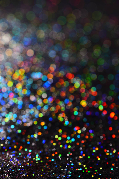 goldene Glitzertextur farbenfroher verschwommener abstrakter Hintergrund für Geburtstag, Jahrestag, Hochzeit, Silvester oder Weihnachten. - Foto, Bild