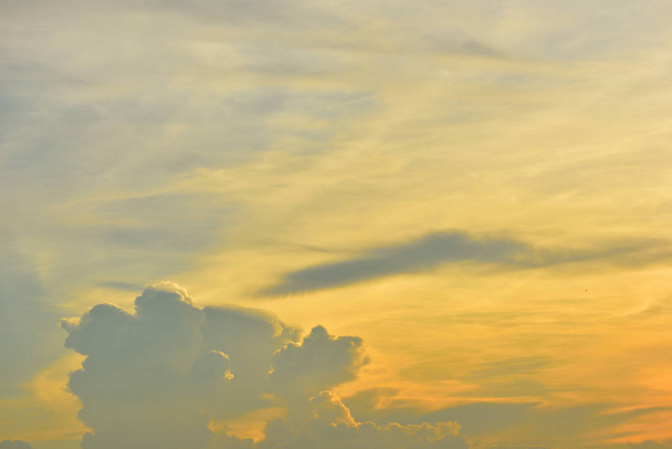 The sky with clouds beatiful Sunset background - Φωτογραφία, εικόνα