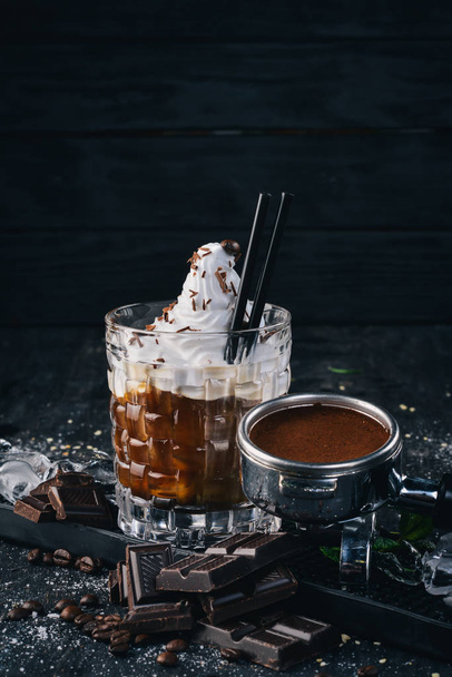 Alcoholic cocktail White Russian. Coffee Liqueur On a black wooden background. - Foto, imagen