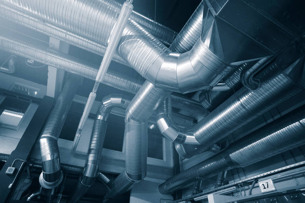 Tuyaux de ventilation et conduits de climatisation industrielle - Photo, image
