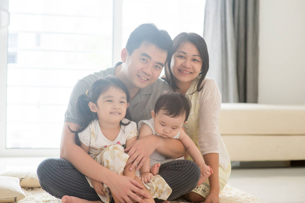 Portait of Asian family at home - 写真・画像