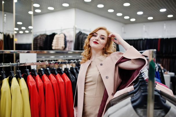 Elegance blonde girl in coat at the store of fur coats and leath - Foto, afbeelding