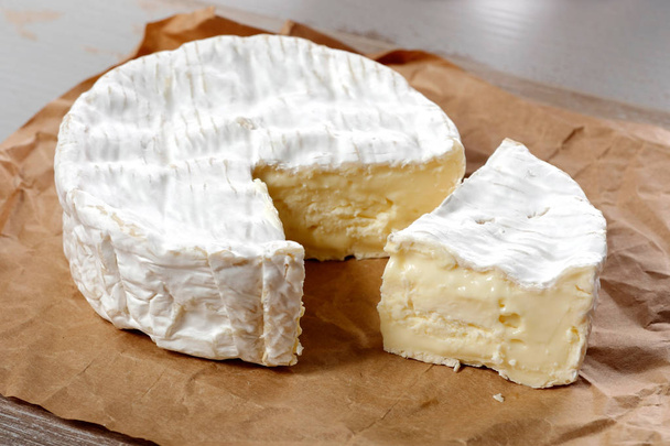 Sýr Camembert tradiční Normandie francouzský, mléčný výrobek - Fotografie, Obrázek