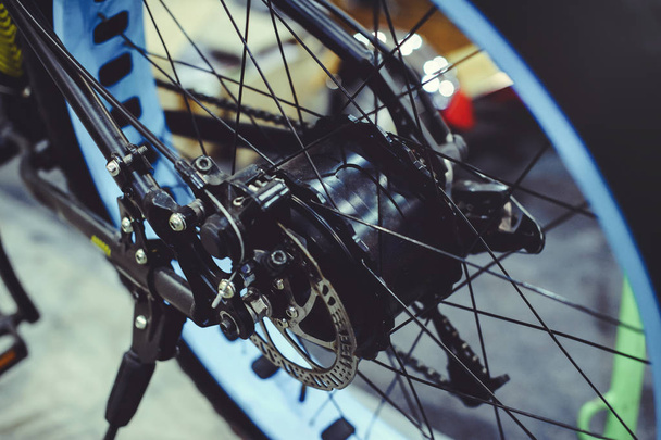 електромобільний електричний велосипед встановлений на колесі, моторне колесо, зелена технологія, екологічна допомога
 - Фото, зображення
