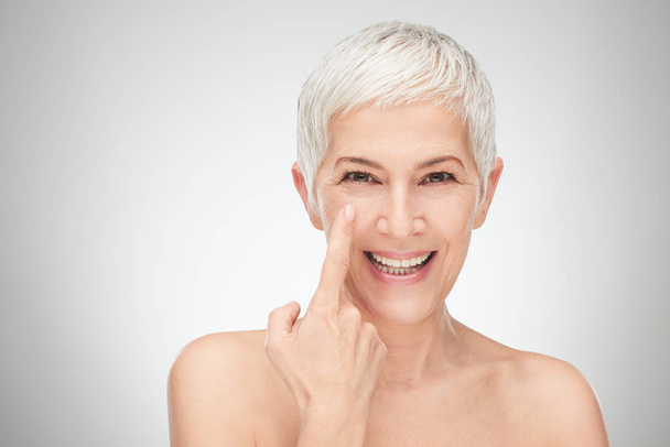 Head shot of senior woman showing wrinkles. - Photo, Image