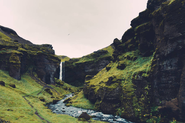 Cascada de Kvernufoss en Islandia
 - Foto, imagen