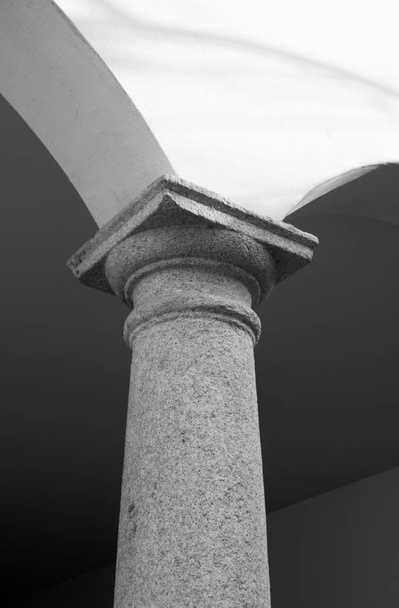 Egy architettonic oszlopok fekete-fehér - Fotó, kép
