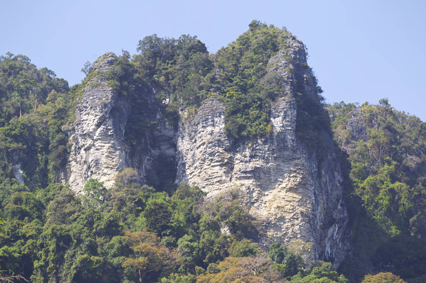 Picturesque rocks of the Railay Peninsula, Krabi, Thailand - Foto, Imagem