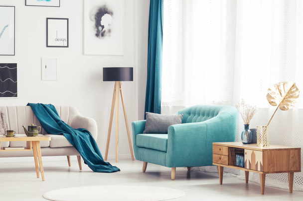 Living room with blue armchair - Fotó, kép