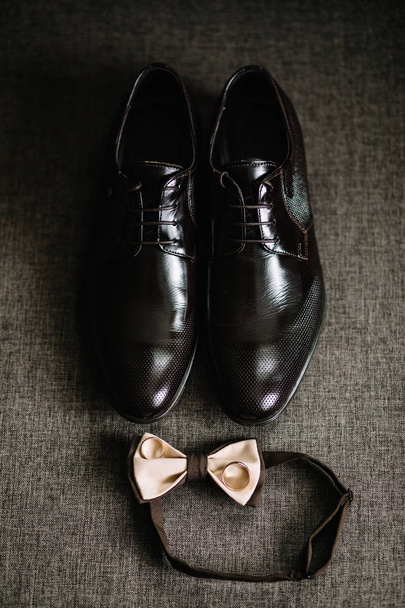 leather shoes with bow - Fotoğraf, Görsel
