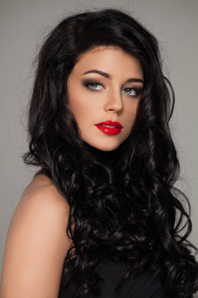 Glamorous Woman with Perfect Hairstyle and Makeup - Fotografie, Obrázek
