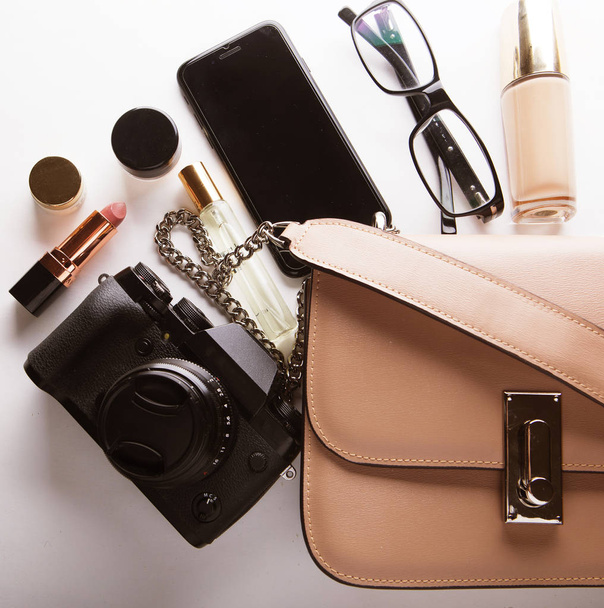 Top view of woman beige bag with accessories smartphone, cosmeti - Φωτογραφία, εικόνα