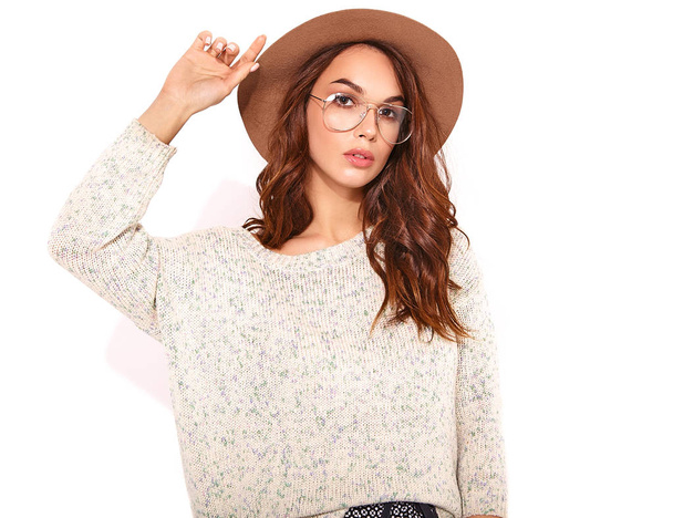 Portrait of young stylish girl model in casual summer clothes in brown hat with natural makeup in glasses isolated on white background. Looking at camera - Fotografie, Obrázek