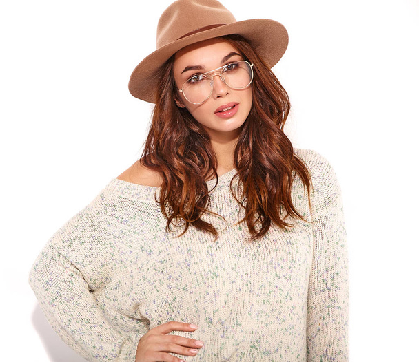 Portrait of young stylish girl model in casual summer clothes in brown hat with natural makeup in glasses isolated on white background. Looking at camera - Foto, imagen