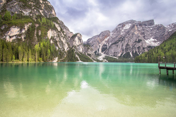 Jezioro Braies w regionie Dolomity, Włochy - Zdjęcie, obraz