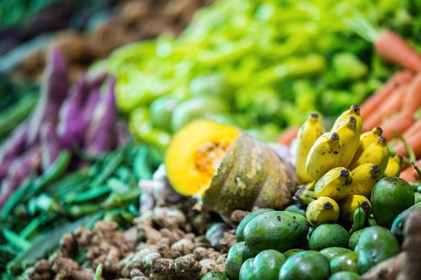 Fresh organic vegetables in outdoor market - Foto, afbeelding