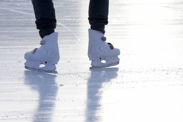 foot ice-skating person on the ice rink - Fotoğraf, Görsel