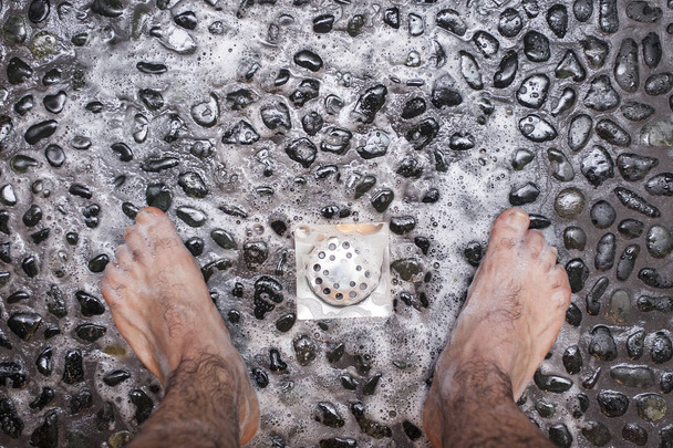 sprcha na černých kamenů - Fotografie, Obrázek