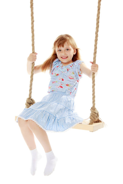 Little girl swinging on a swing - Foto, Imagen