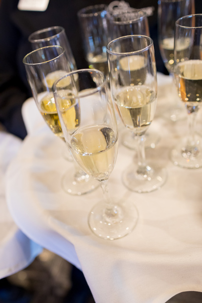 Шампанське флейти для тост на весіллі - Фото, зображення