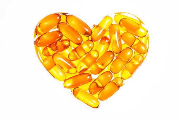 heart shape of Fish oil, soft capsule, omega, supplement  isolat - Foto, afbeelding